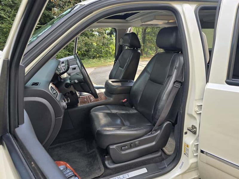 Chevrolet Suburban LTZ 1500 2WD 2014 Chevrolet Suburban LTZ 1500 2WD 2014