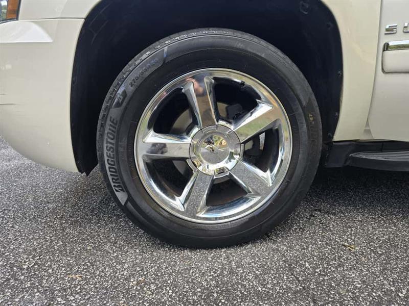 Chevrolet Suburban LTZ 1500 2WD 2014 Chevrolet Suburban LTZ 1500 2WD 2014