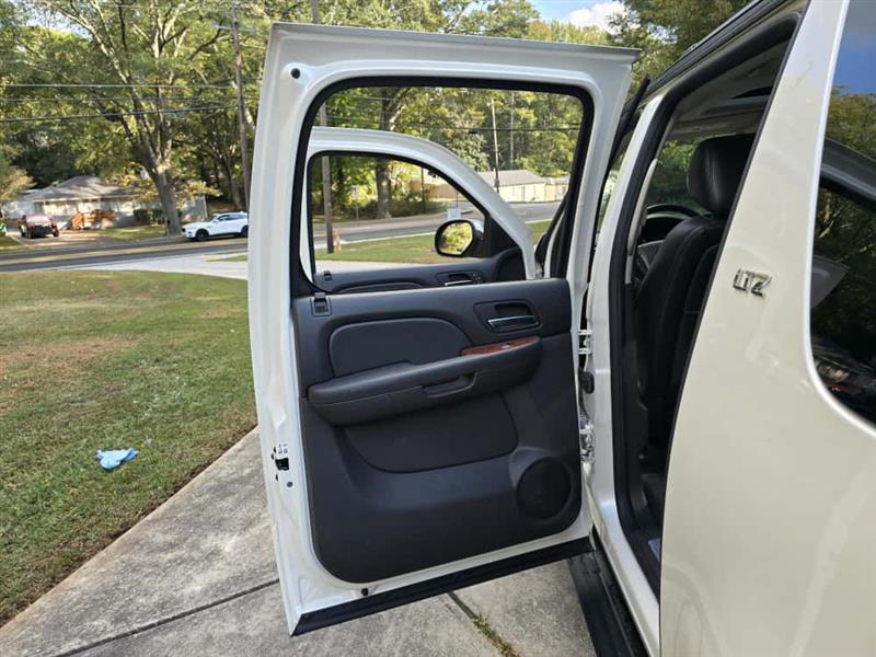 Chevrolet Suburban LTZ 1500 2WD 2014 Chevrolet Suburban LTZ 1500 2WD 2014