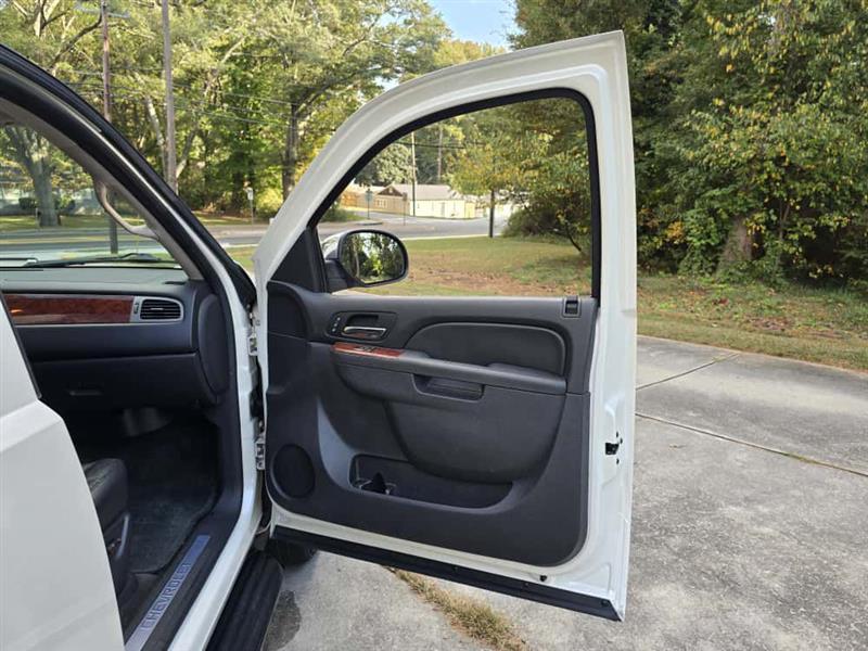 Chevrolet Suburban LTZ 1500 2WD 2014 Chevrolet Suburban LTZ 1500 2WD 2014