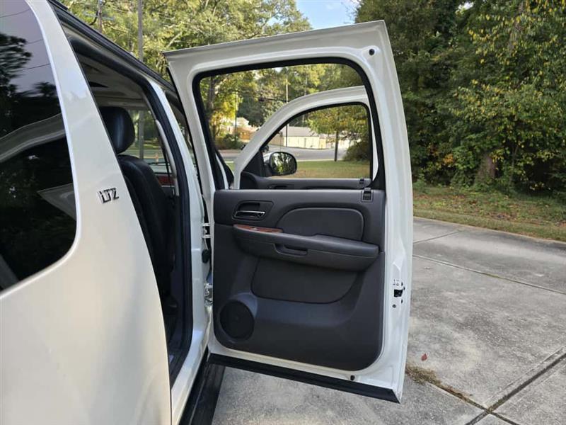 Chevrolet Suburban LTZ 1500 2WD 2014 Chevrolet Suburban LTZ 1500 2WD 2014