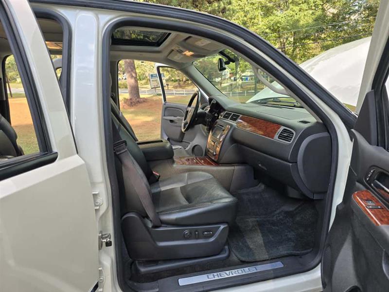 Chevrolet Suburban LTZ 1500 2WD 2014 Chevrolet Suburban LTZ 1500 2WD 2014