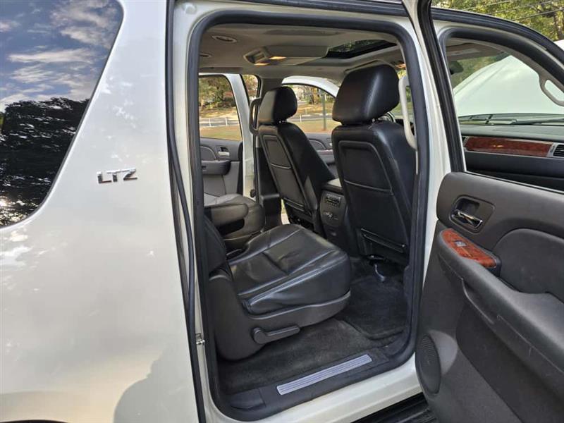 Chevrolet Suburban LTZ 1500 2WD 2014 Chevrolet Suburban LTZ 1500 2WD 2014
