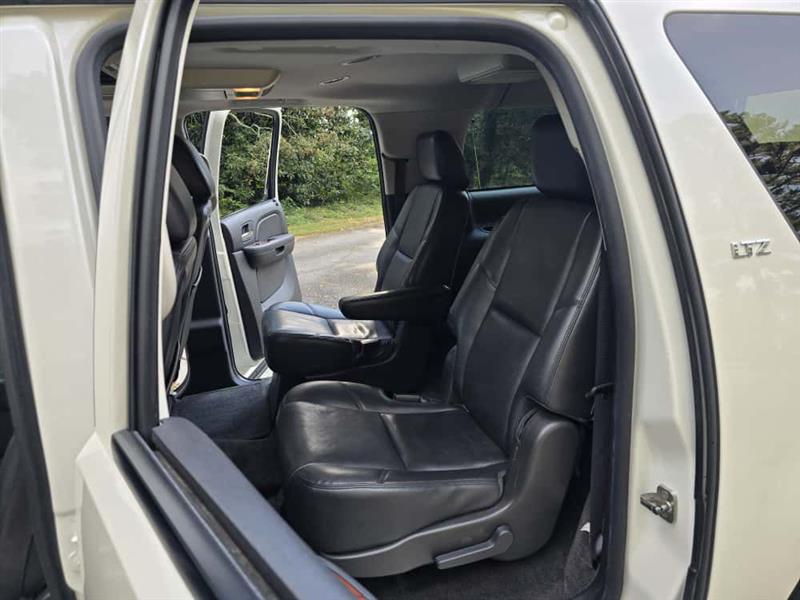 Chevrolet Suburban LTZ 1500 2WD 2014 Chevrolet Suburban LTZ 1500 2WD 2014