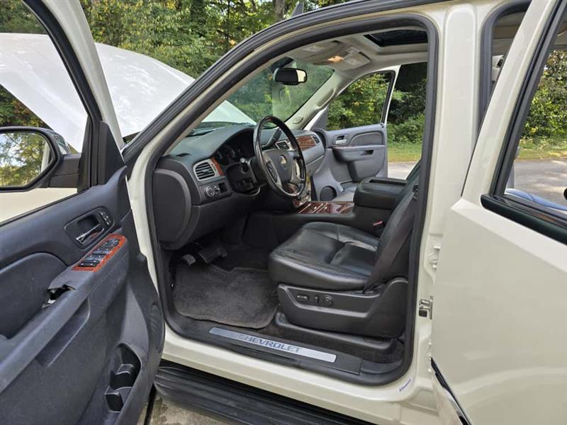Chevrolet Suburban LTZ 1500 2WD 2014 Chevrolet Suburban LTZ 1500 2WD 2014