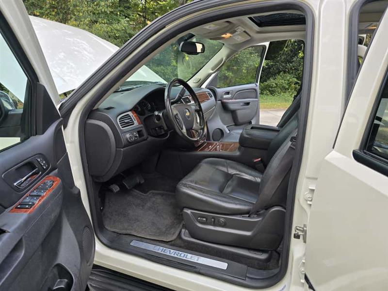 Chevrolet Suburban LTZ 1500 2WD 2014 Chevrolet Suburban LTZ 1500 2WD 2014