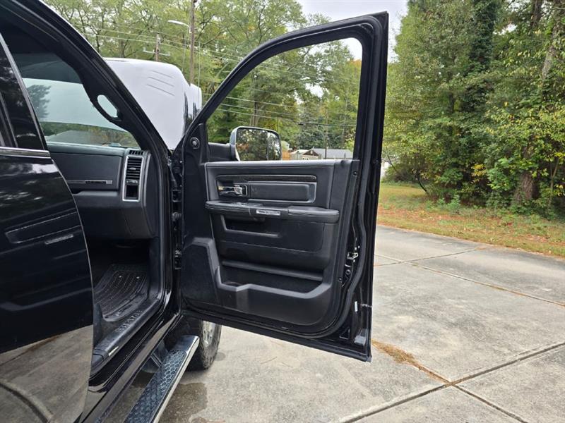 RAM 2500 Longhorn Crew Cab SWB 4WD 2017 RAM 2500 Longhorn Crew Cab SWB 4WD 2017