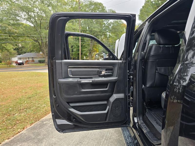 RAM 2500 Longhorn Crew Cab SWB 4WD 2017 RAM 2500 Longhorn Crew Cab SWB 4WD 2017