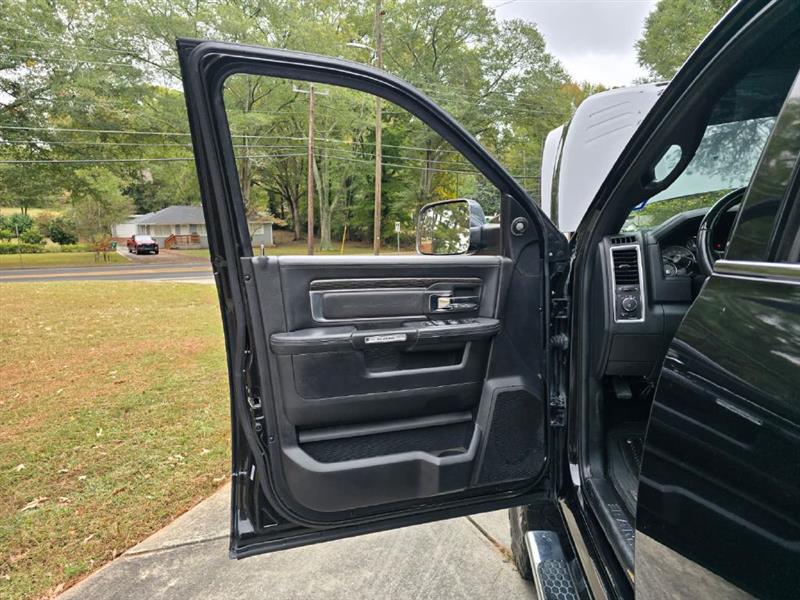 RAM 2500 Longhorn Crew Cab SWB 4WD 2017 RAM 2500 Longhorn Crew Cab SWB 4WD 2017