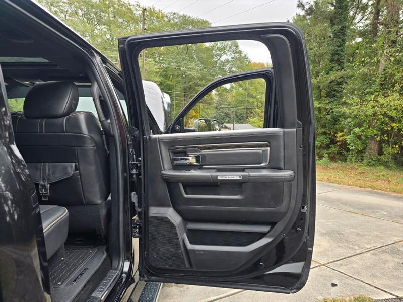 RAM 2500 Longhorn Crew Cab SWB 4WD 2017 RAM 2500 Longhorn Crew Cab SWB 4WD 2017