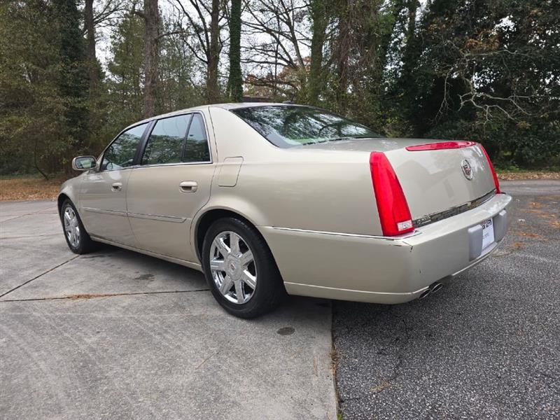 Cadillac DTS Sedan 2007