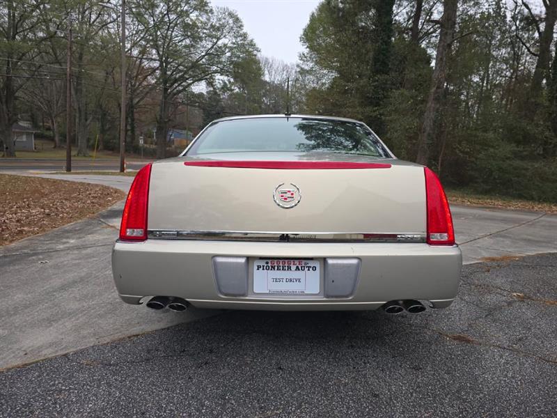 Cadillac DTS Sedan 2007