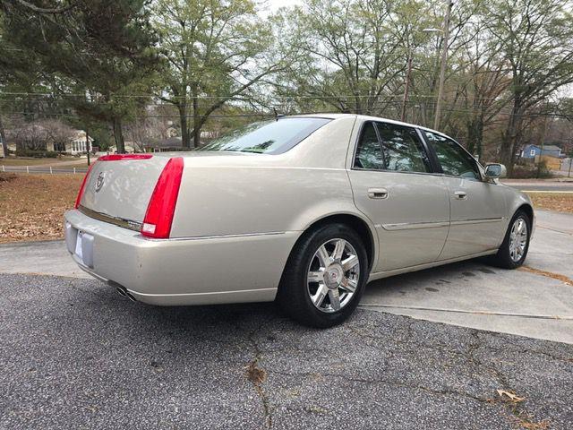 Cadillac DTS Sedan 2007