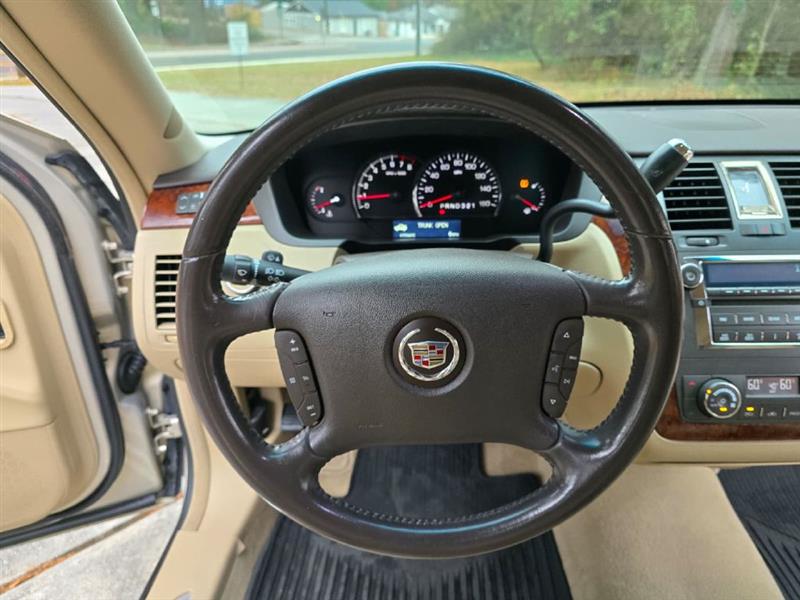 Cadillac DTS Sedan 2007