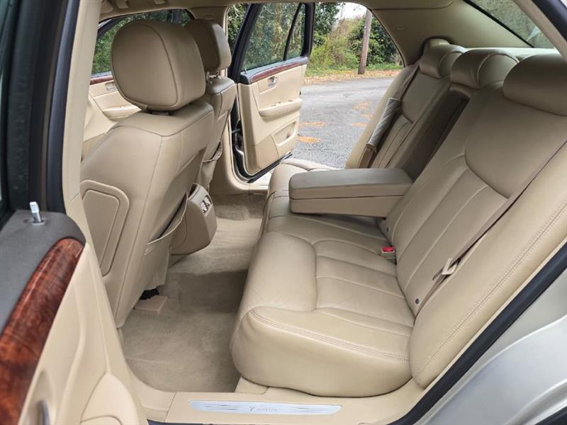 Cadillac DTS Sedan 2007