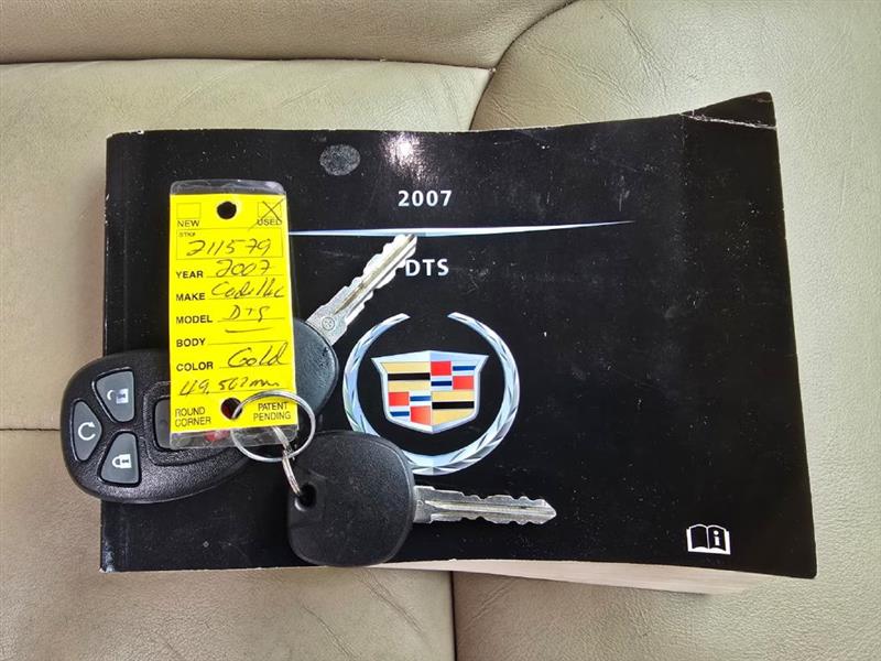 Cadillac DTS Sedan 2007