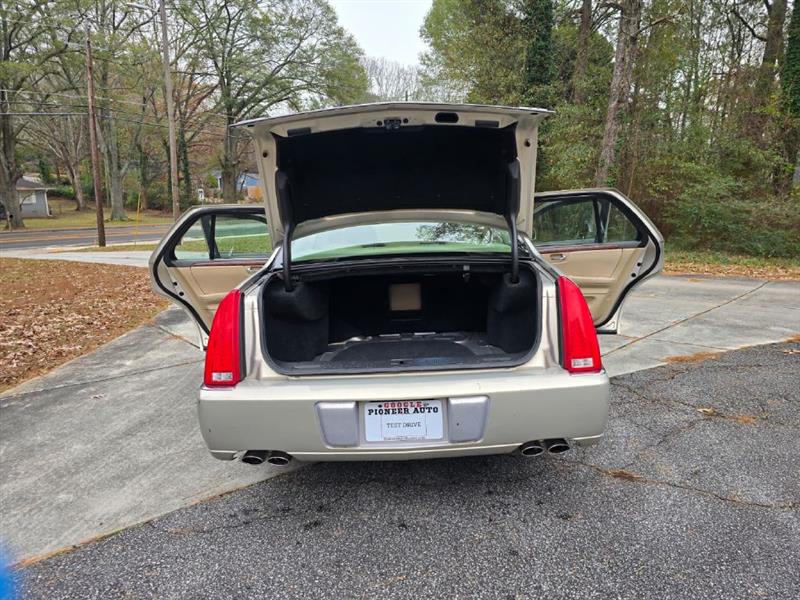 Cadillac DTS Sedan 2007