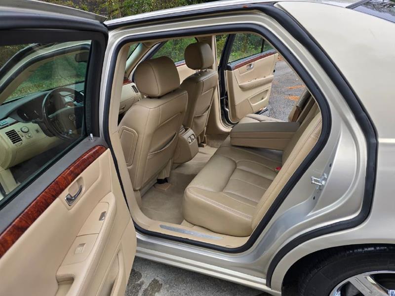 Cadillac DTS Sedan 2007