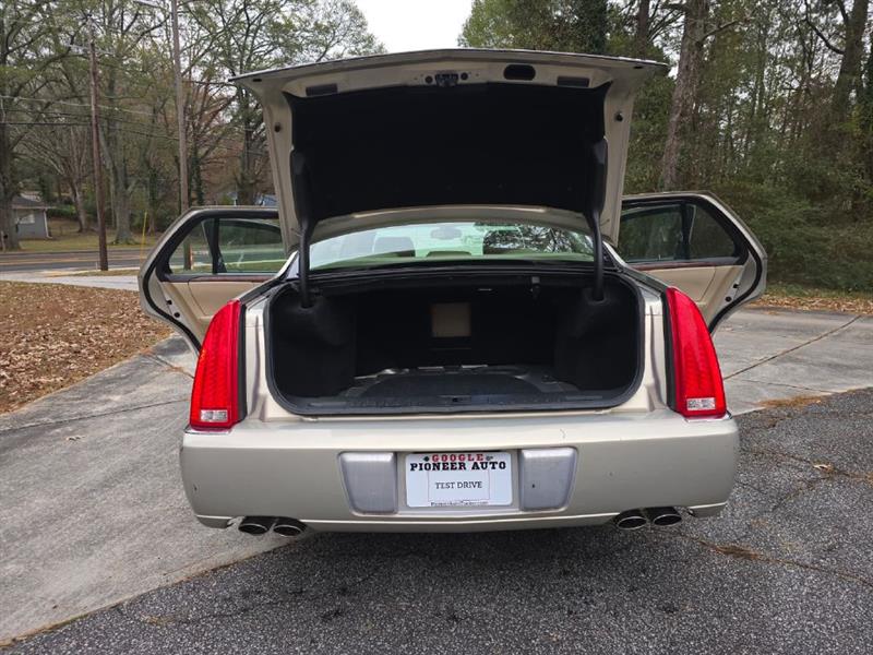 Cadillac DTS Sedan 2007