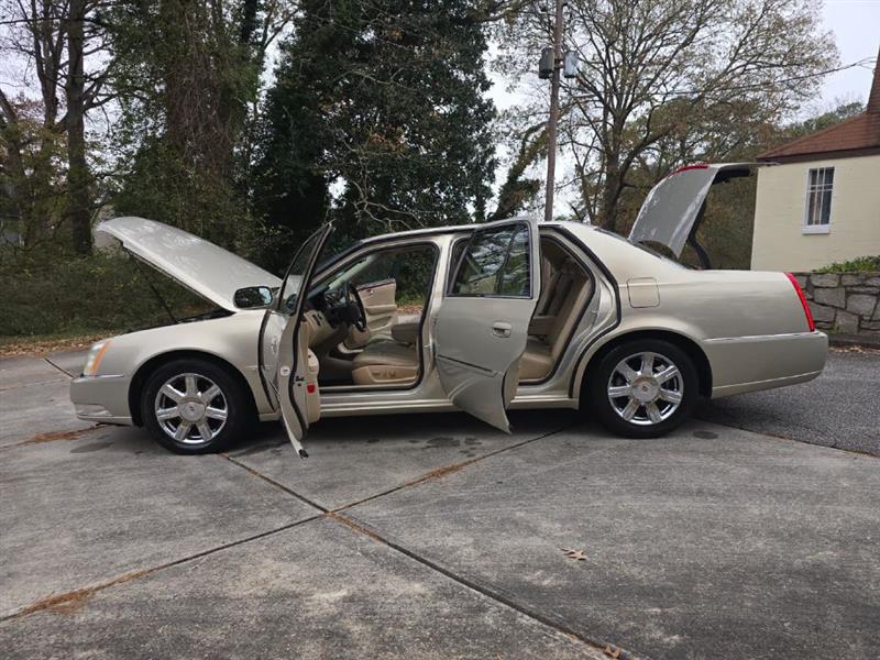 Cadillac DTS Sedan 2007