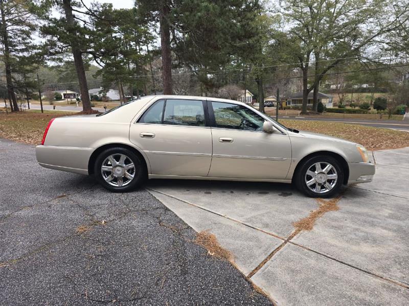 Cadillac DTS Sedan 2007