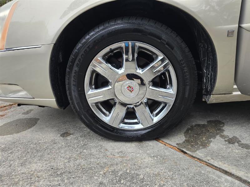 Cadillac DTS Sedan 2007