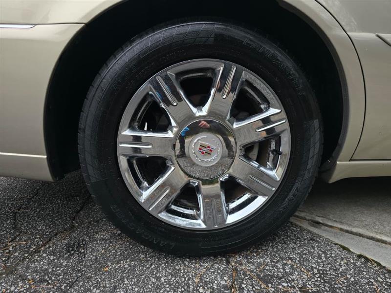 Cadillac DTS Sedan 2007