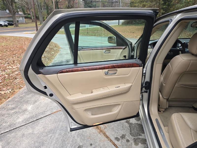 Cadillac DTS Sedan 2007