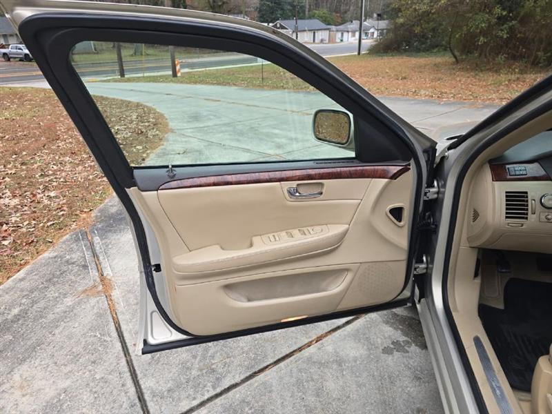 Cadillac DTS Sedan 2007