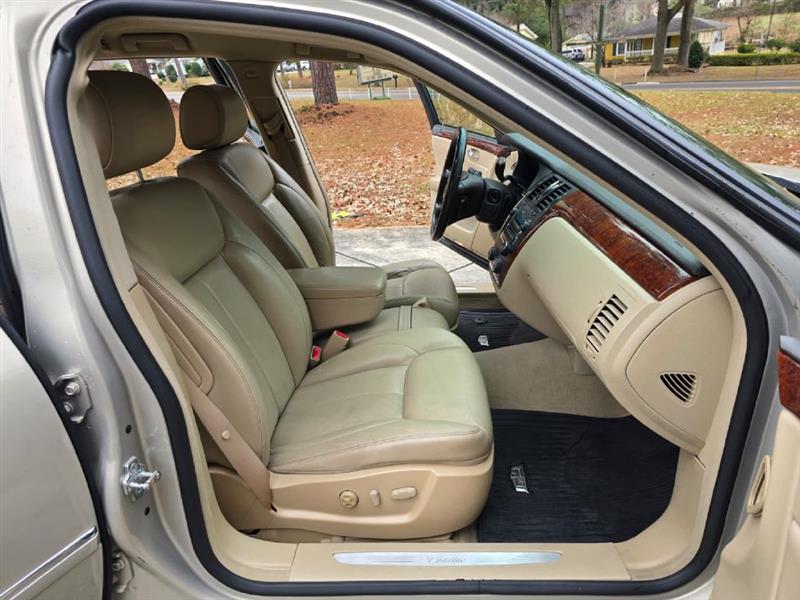 Cadillac DTS Sedan 2007