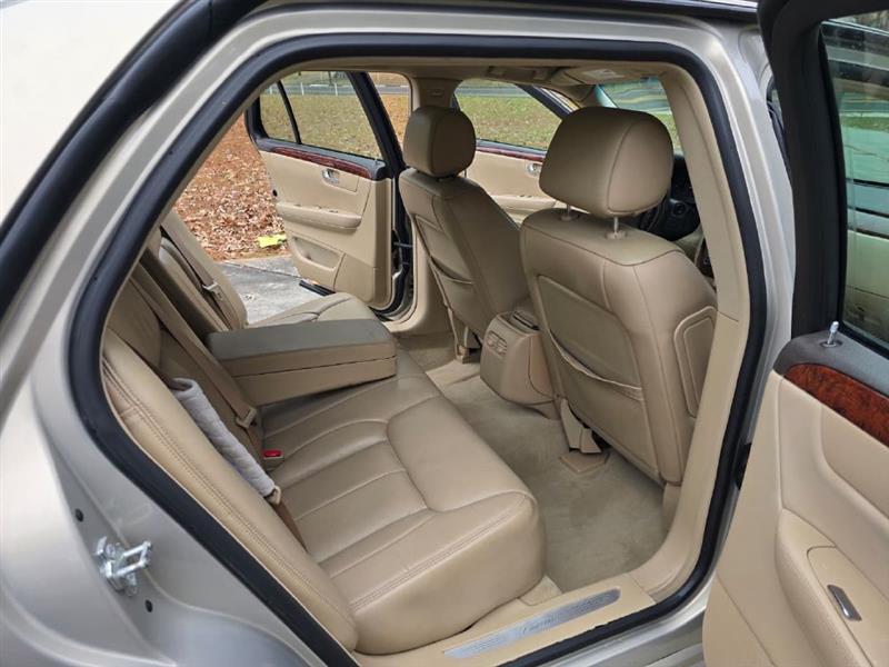 Cadillac DTS Sedan 2007