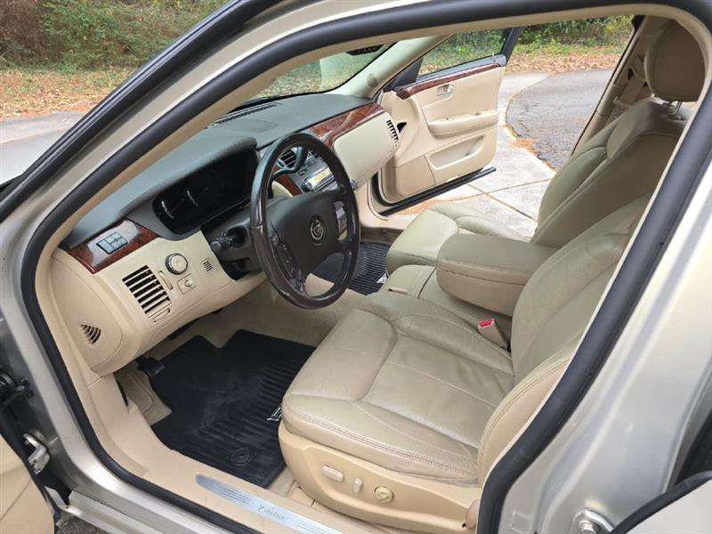 Cadillac DTS Sedan 2007