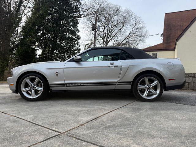Ford Mustang V6 Convertible 2010