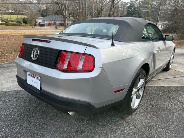 Ford Mustang V6 Convertible 2010