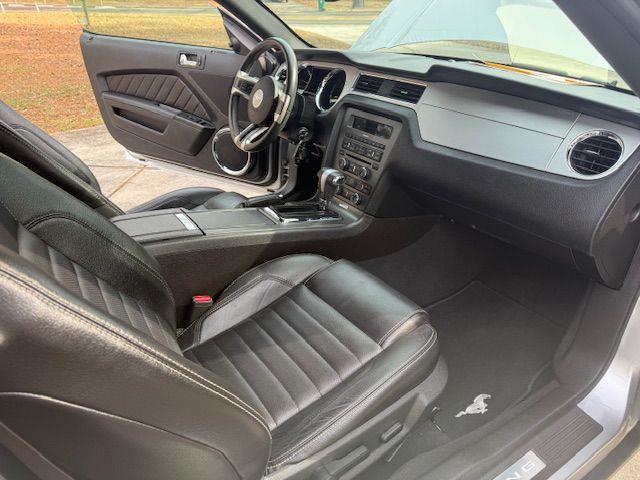 Ford Mustang V6 Convertible 2010