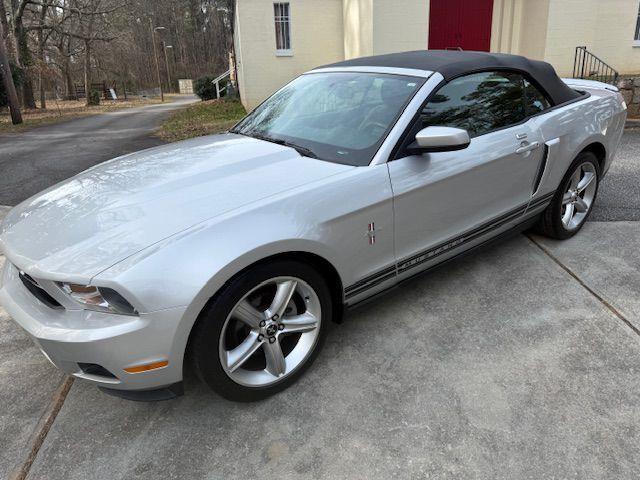 Ford Mustang V6 Convertible 2010