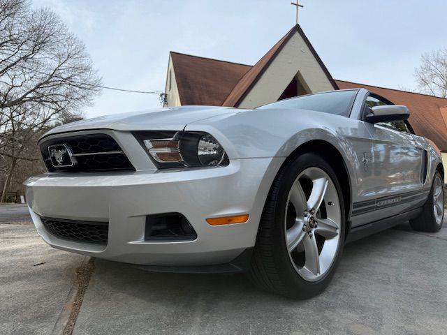 Ford Mustang V6 Convertible 2010