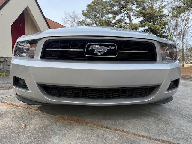 Ford Mustang V6 Convertible 2010