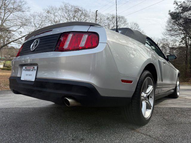 Ford Mustang V6 Convertible 2010