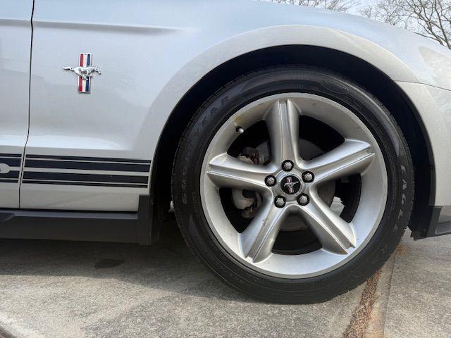 Ford Mustang V6 Convertible 2010