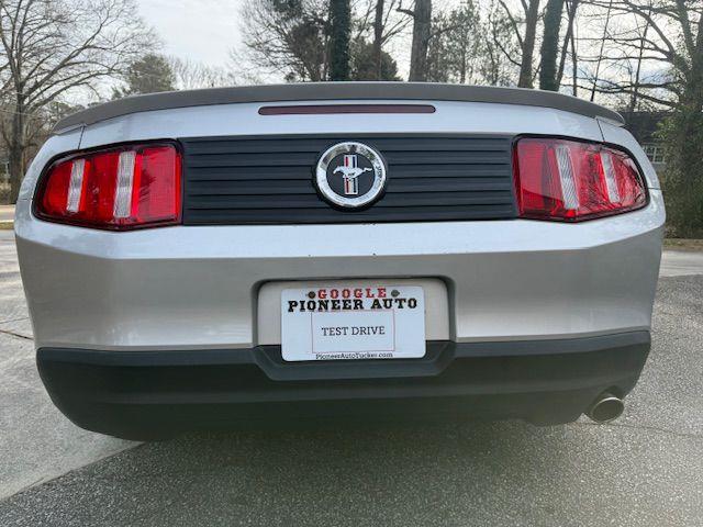 Ford Mustang V6 Convertible 2010