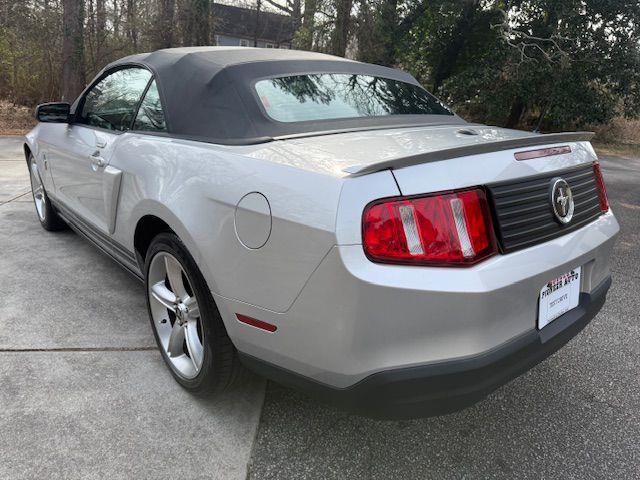 Ford Mustang V6 Convertible 2010