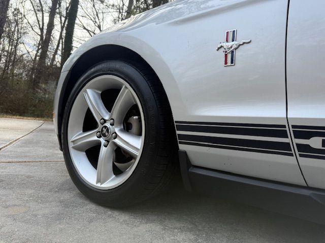 Ford Mustang V6 Convertible 2010