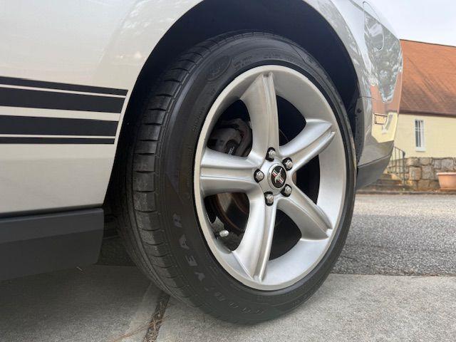 Ford Mustang V6 Convertible 2010