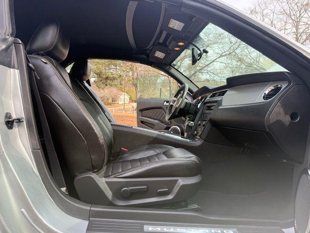 Ford Mustang V6 Convertible 2010