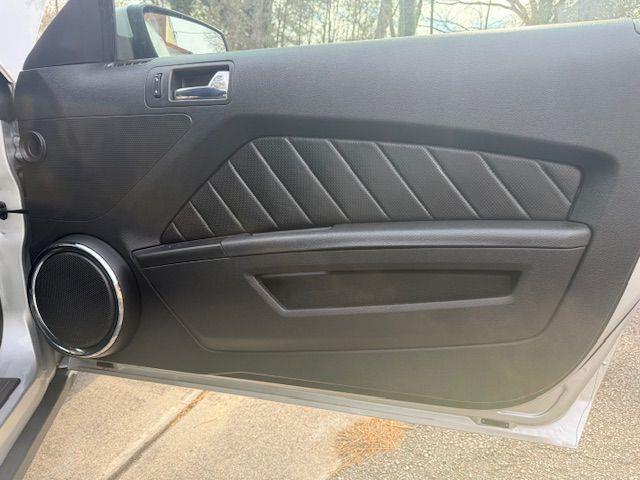 Ford Mustang V6 Convertible 2010