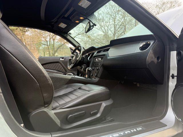 Ford Mustang V6 Convertible 2010