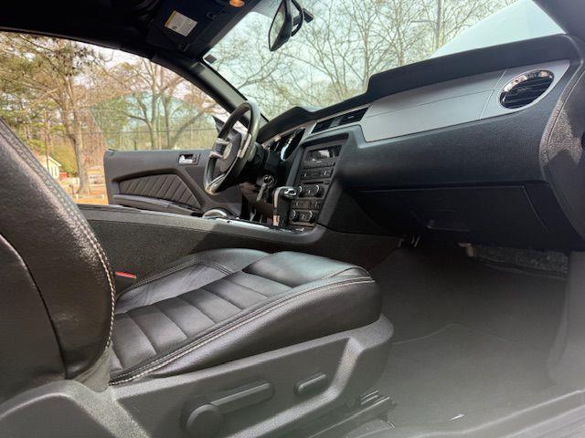 Ford Mustang V6 Convertible 2010