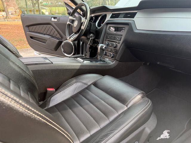 Ford Mustang V6 Convertible 2010