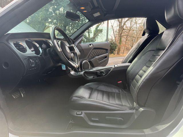 Ford Mustang V6 Convertible 2010